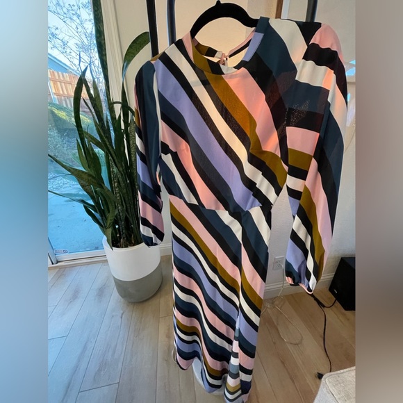 Topshop long dress, tie in back with a peek-a-boo opening in the back detail. - Picture 1 of 7